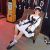 Musta-valkoinen maid-cosplayasu