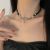 Musta perhosriipus choker-kaulakoru