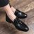 Miesten teräväkärkiset tupsulliset slip-on-kengät